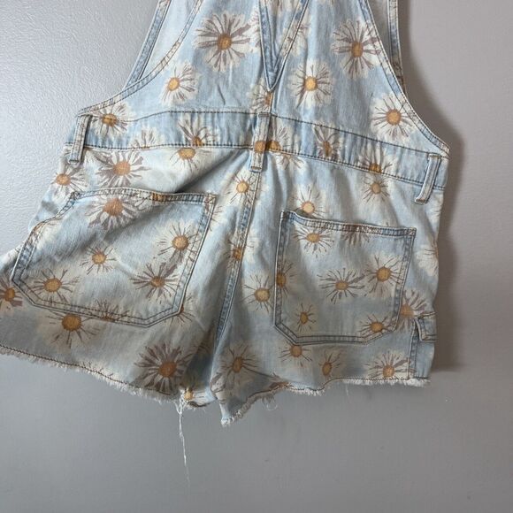 No Boundaries Short Overalls Womens L 11-13 37x3 Cottage Fairy Core Floral Denim - Picture 9 of 9